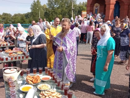 На Никольском приходе в Рузаевке прошла медовая ярмарка