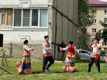 Жители домов № 22 по ул. Терешковой и № 153 по ул. Полежаева Ленинского района Саранска совместно с управляющими компаниями ООО 