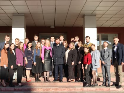 Дмитрий Поздняков ознакомился с работой Молодежного центра