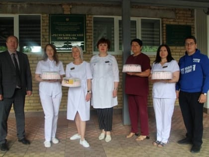 Партийцы Мордовии поздравили медперсонал «Республиканского госпиталя» с Днем медицинского работника