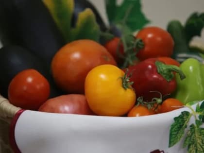 Повысить урожайность томатов поможет сено 