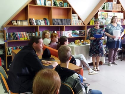 В центральной библиотеке Большеберезниковского района прошло просветительское мероприятие — «Три Спаса – великие православные праздники»