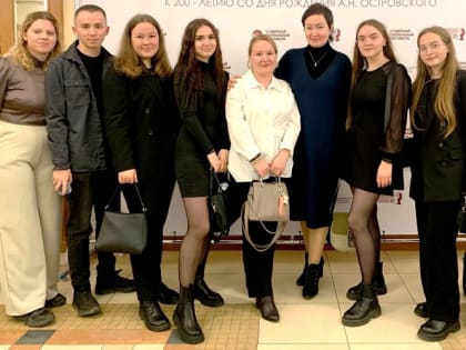 Актёры Мордовского театра подарили роскошный подарок сыктывкарскому доктору