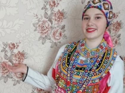 В Мордовии будущая медсестра шьет уникальные национальные платья