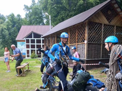На базе МЧС РМ в с.Николаевка Большеберезниковского района прошла торжественная церемония награждения победителей межрегиональных соревнований «Школа безопасности»