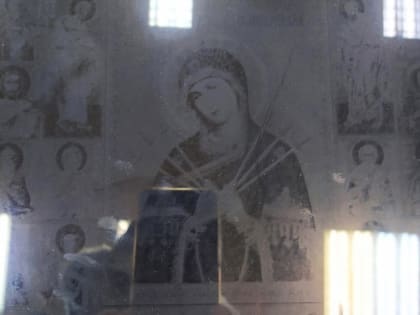 В Мордовии Семистрельный образ Божьей Матери проявился на стекле