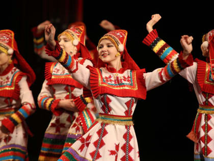 «Шумбрат, Мордовия!». Саранскую публику раззадорил Рузаевский «Праздник в деревне»