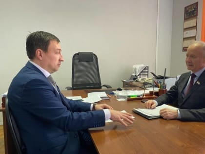 Сергей Вдовин и Владимир Пряхин обсудили ход выполнения нацпроектов и народной программы партии