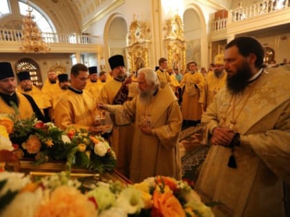 Сонм архиереев совершил Всенощное бдение в кафедральном соборе в честь святого праведного воина Феодора Ушакова в канун престольного праздника