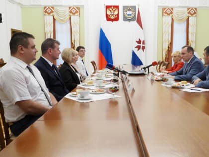 Артём Здунов встретился с врачами, вернувшимися из командировки в Каланчакский район Херсонской области