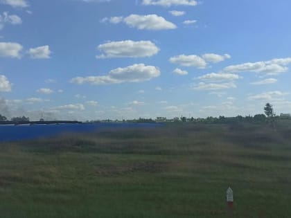 Сухая трава горит в Саранске