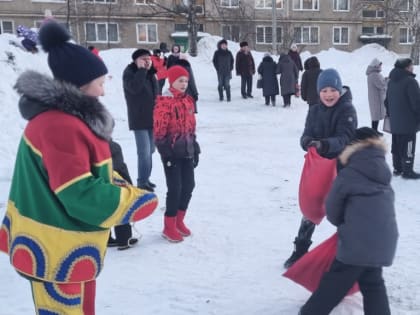 Жители Пролетарского района продолжают отмечать праздники дворов