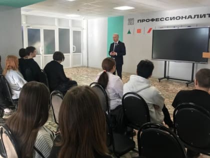 Сергей Вдовин провел парламентский урок для студентов ссуза