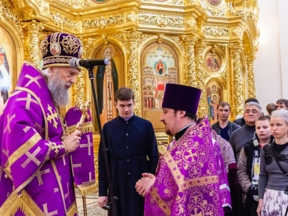 В Неделю святителя Григория Паламы митрополит Зиновий совершил Литургию в храме святых равноапостольных Мефодия и Кирилла, Учителей Словенских, в Москве