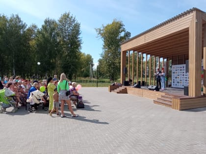 В центральном парке п.Комсомольский Чамзинского района прошел первый Республиканский благотворительный инклюзивный фестиваль «Краски лета»