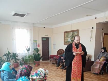 В Поводимовском Доме-интернате для престарелых и инвалидов провели Пасхальный молебен