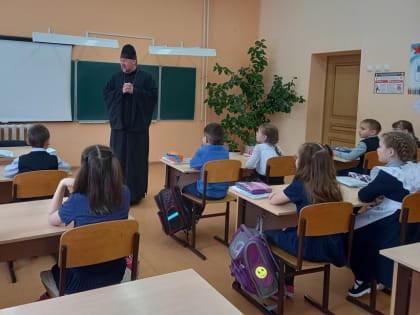 В Большеигнатовской СОШ прошло награждение победителей и призёров епархиального конкурса «Ангел Божий»