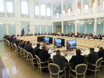 Перспективы развития строительной отрасли обсудили в Доме Республики