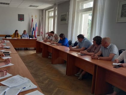 В Ленинском районе проведено тематическое заседание Комиссии по организации занятости детей и подростков, состоящих на различных видах учета, в летний период 2024 года