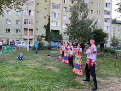 Праздник двора в доме № 23 на улице Л. Толстого