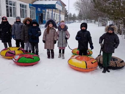 У белозерьевских школьников прошли саночные эстафеты