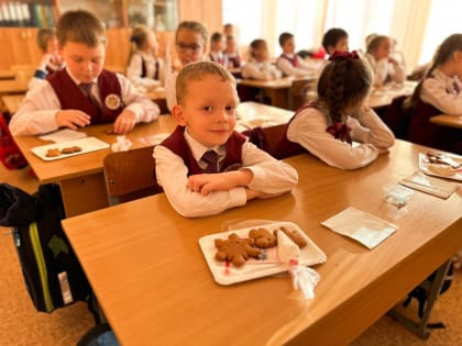 Саранские школьники в ожидании самого волшебного зимнего праздника готовят новогоднее печенье