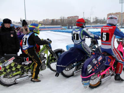 Победитель I этапа командного чемпионата России по мотогонкам на льду в Саранске – «Мега-Лада» из Тольятти