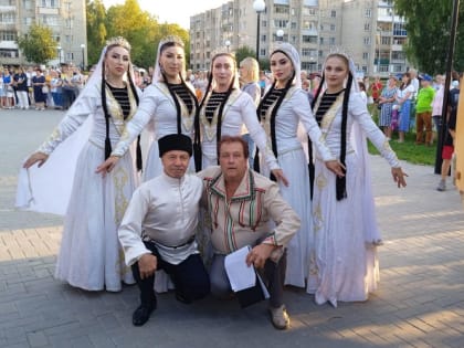 На Яблочный спас в Чамзинском районе выступил дагестанский ансамбль