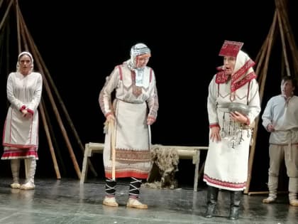 Фестивальная «Театральная осень» завершилась в Саранске марийским переплясом