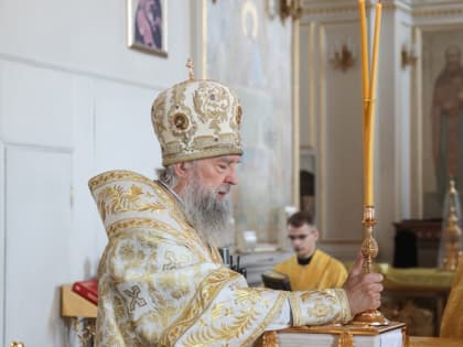 Митрополит Зиновий совершил Воскресную Божественную Литургию в кафедральном соборе