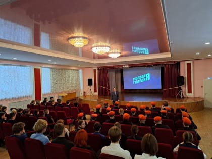 О волонтерской деятельности молодогвардейцев школьникам Саранска рассказал руководитель регионального штаба «Молодой Гвардии Единой России» Данила Ульянов