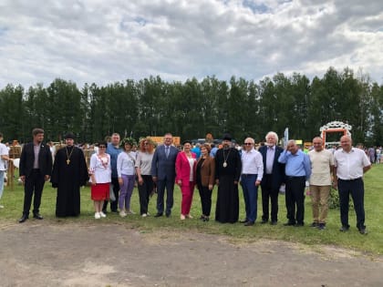 Архипастырь в с.Большое Игнатово посетил торжественное народное гуляние, посвященное празднованию Дня района