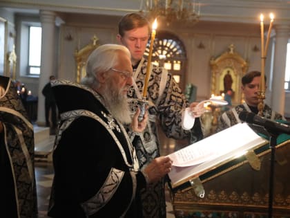 Митрополит Зиновий совершил Пассию в кафедральном соборе святого праведного воина Феодора Ушакова