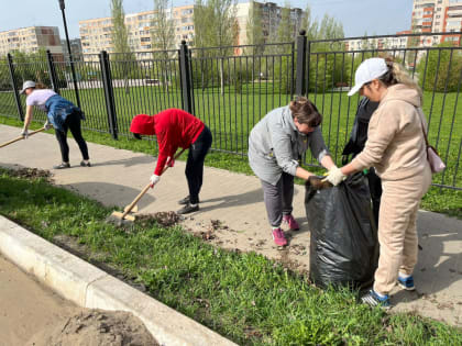 Сегодня Всероссийский субботник состоялся в Парке Победы на улице Ярославской