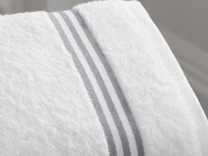 Стало известно, почему нельзя вытирать лицо полотенцем