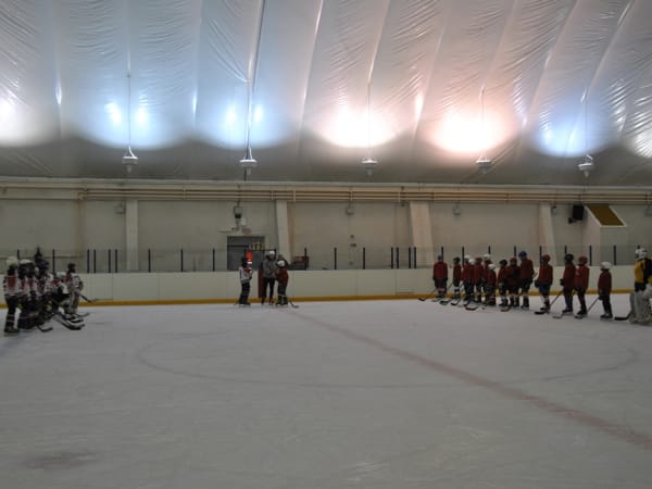В Ледовом дворце п.Комсомольский Чамзинского района прошел ежегодный XI Рождественский турнир по хоккею с шайбой