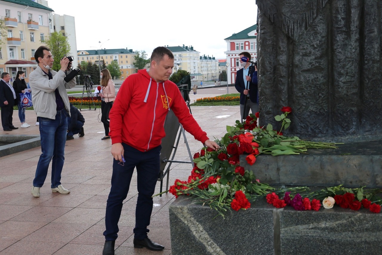 памятник пугачеву в саранске фото