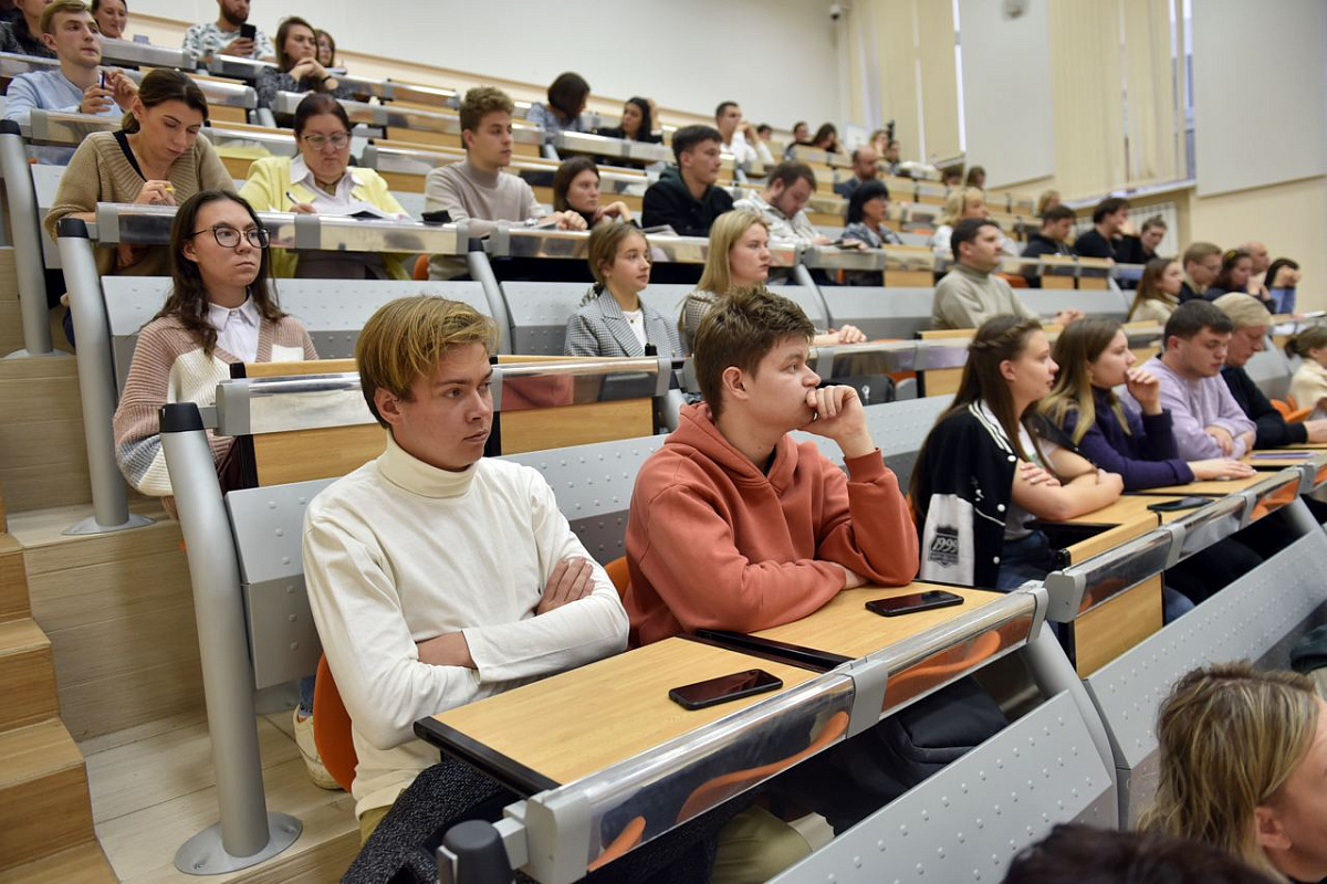 Преподаватели МГУ. Дом преподавателей МГУ. Саранск студенты МГУ. Преподаватель МГУ Белокобыльский н.н..