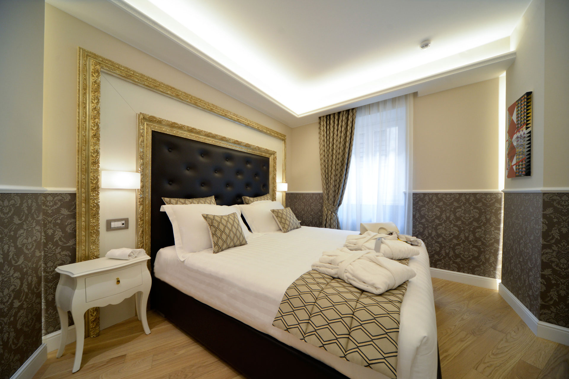 Letto di Sinfonia, prospettiva laterale