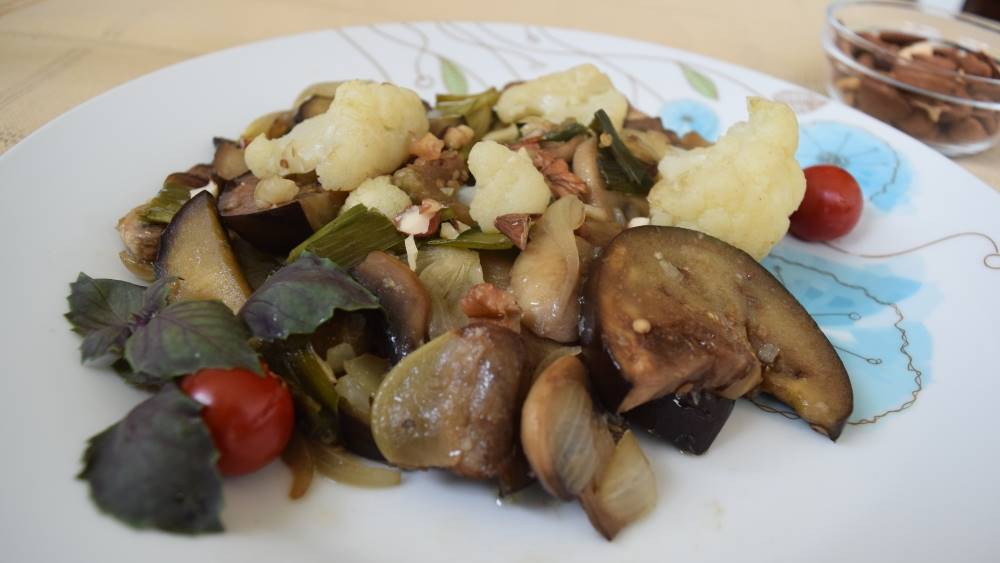 Šampinjoni s cvjetačom i patlidžanom