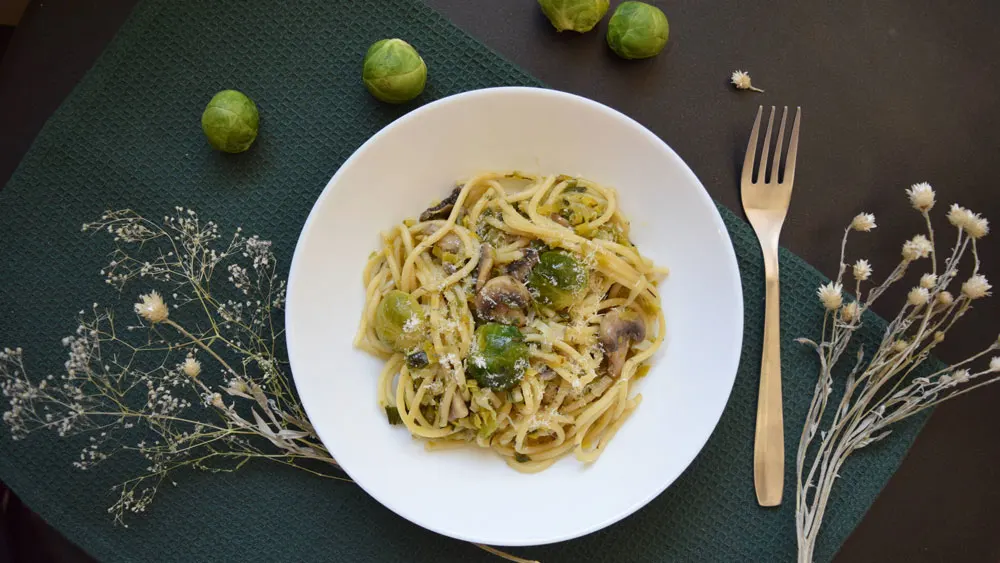 Pasta with Leeks, Mushrooms and Brussels Sprouts Plantistica