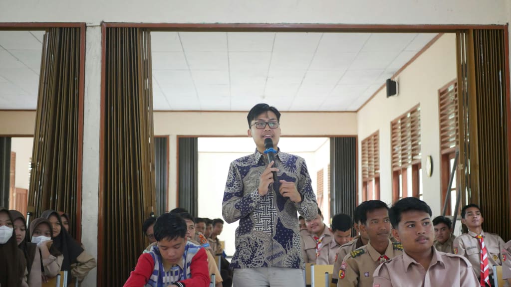citizens jury group with man stood with microphone