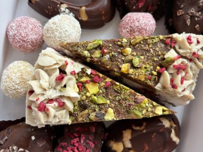 Cutia cu Iubire — Luna iubirii și a faptelor dulci — raw vegan, fără gluten, fără lactoză, fără zahăr rafinat — Delicii Sănătoase Cluj