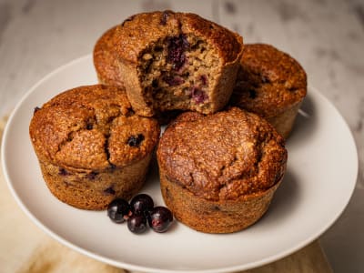 Banana bread muffin — Prăjituri vegane — raw vegan, fără gluten, fără lactoză, fără zahăr rafinat — Delicii Sănătoase Cluj