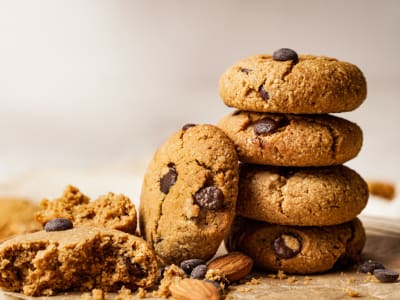 Chocolate chip cookies — Prăjituri vegane — raw vegan, fără gluten, fără lactoză, fără zahăr rafinat — Delicii Sănătoase Cluj