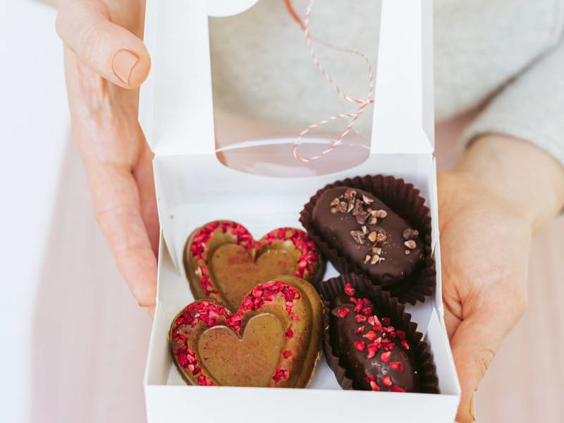 Cutiuța Mărțișor — Martie, luna doamnelor — raw vegan, fără gluten, fără lactoză, fără zahăr rafinat — Delicii Sănătoase Cluj