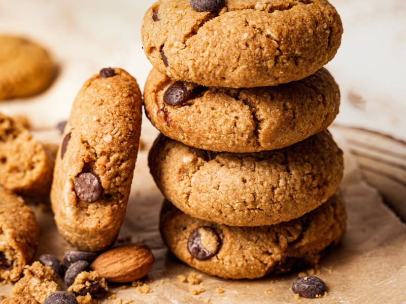 Chocolate chip cookies — Vegan pastries — raw vegan, gluten-free, dairy-free, no refined sugar — Delicii Sănătoase Cluj