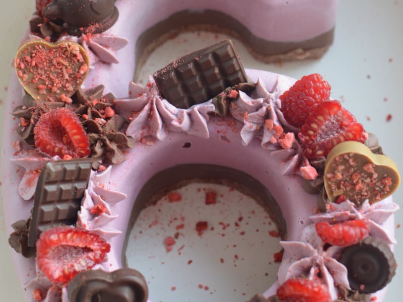 Number six (6) — Raw vegan cakes (Numbers) — gluten-free, dairy-free, no refined sugar — Delicii Sănătoase Cluj