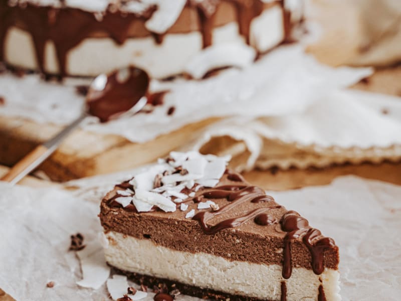Coconut and chocolate cake — Raw vegan cakes — gluten-free, dairy-free, no refined sugar — Delicii Sănătoase Cluj