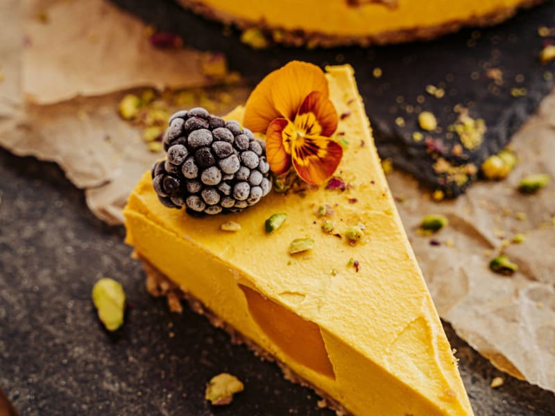 Mango, vanilla and pineapple cake — Raw vegan cakes — gluten-free, dairy-free, no refined sugar — Delicii Sănătoase Cluj